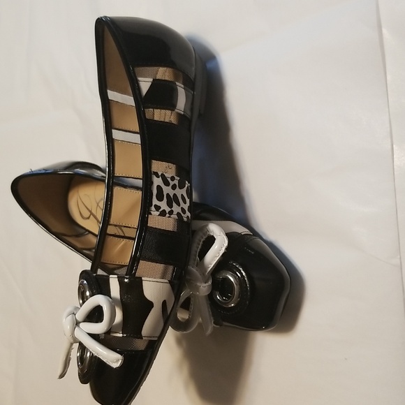 J RENEE Sz 7M Flats, Black & White Patent with zebra design on side, EUC - Picture 3 of 6